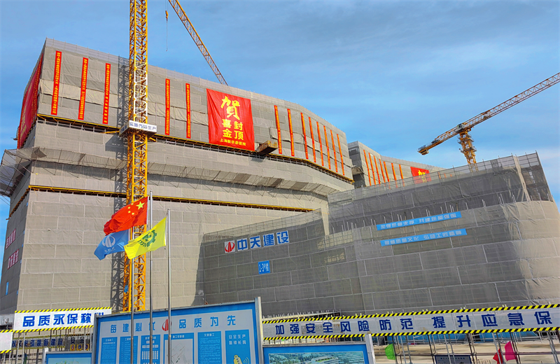 2024年10月30日，尊龙时凯三建上海新华泰医院项目主体封顶。